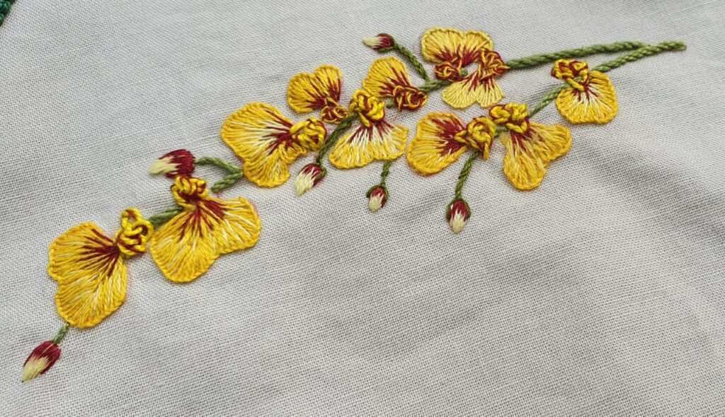 Flor Orquídea Oncidium ou Chuva de Ouro. - Rose PatchAula